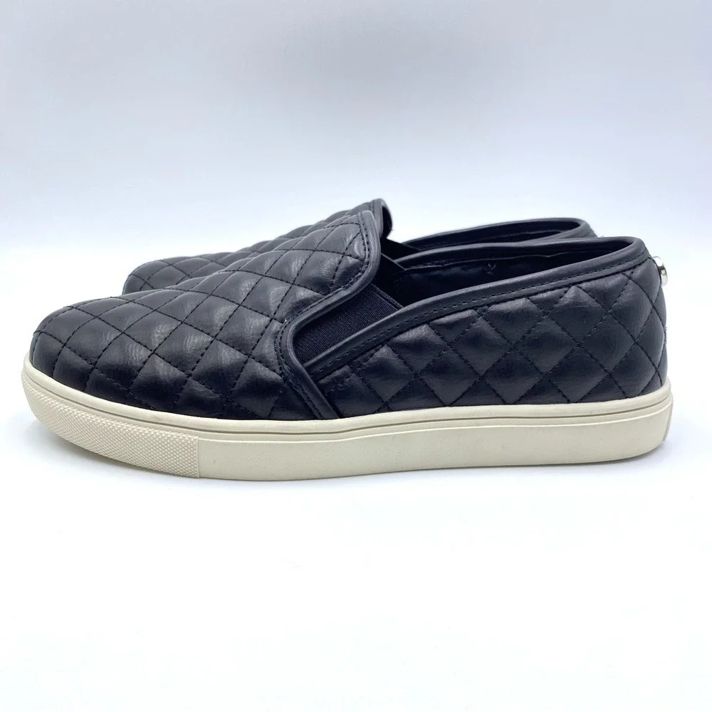 7.5W 7.5 WIDE Steve Madden Black Faux Vegan Quilted Leather Sneakers Shoes